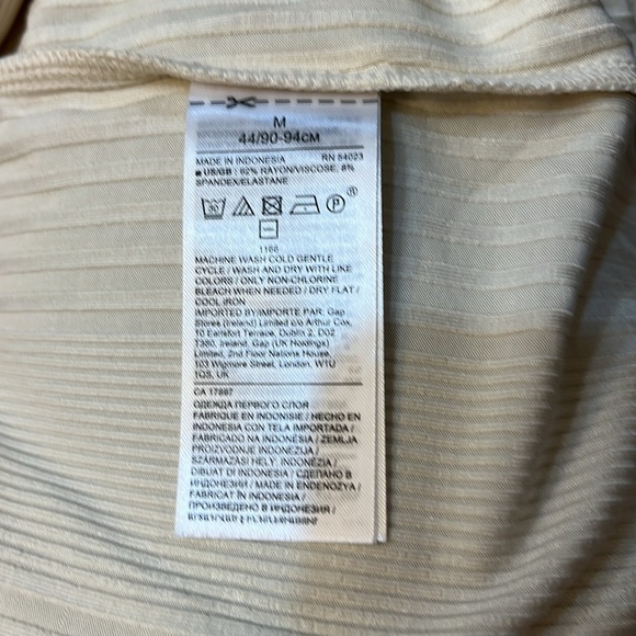 Banana Republic ivory top, size M, NWT. - Picture 6 of 6